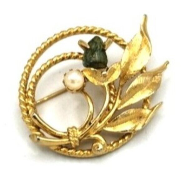 Sarah Coventry Circle Leaf Brooch With Jade Chip and Pearl Accent - Picture 1 of 2